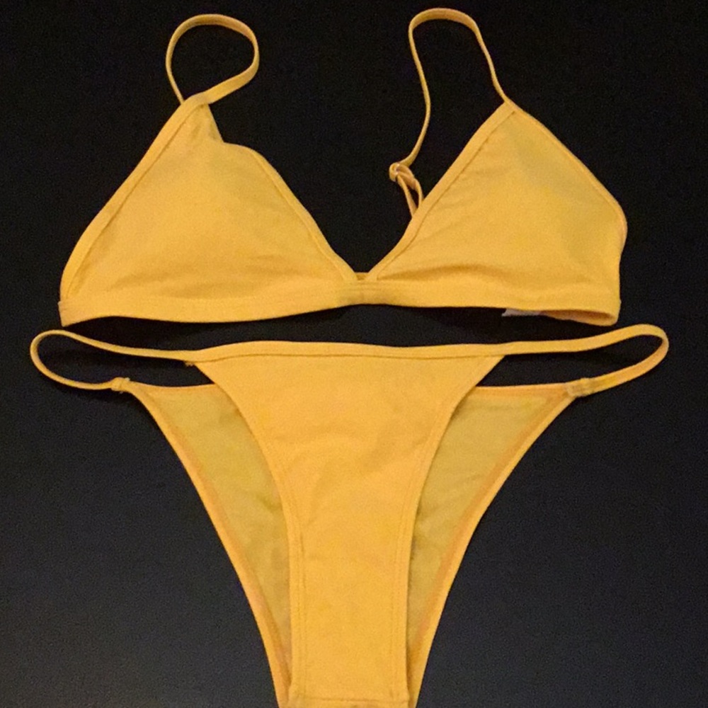 Yellow string bikini. 😍
